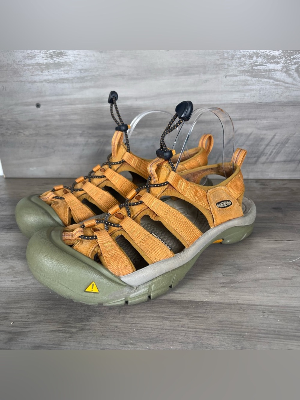 Keen Women's 8.5 Orange Newport H2 Waterproof Anti-Odor Sandals Gorpcore Granola